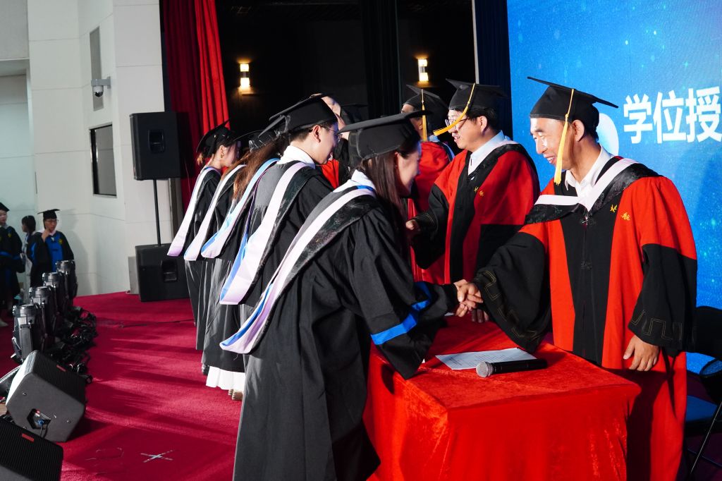 英国上市公司365